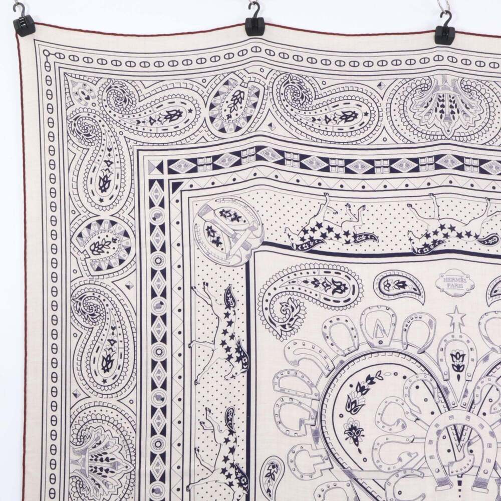 HERMES Cheval de Coeur Bandana Carre Geant Scarf Muffler Natural Women's - Picture 2 of 7